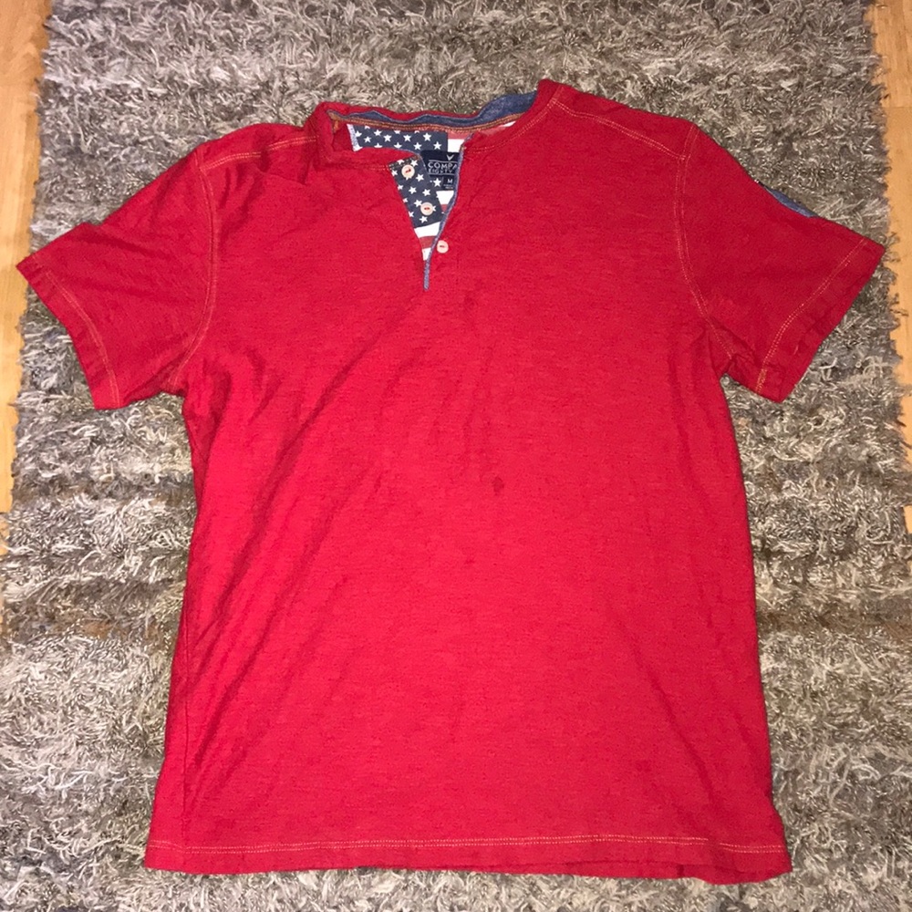 A t shirt with 3 buttons